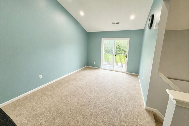 Building Photo - 11337 N Woods Dr