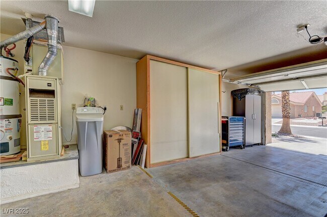 Building Photo - 8912 Signal Terrace Dr