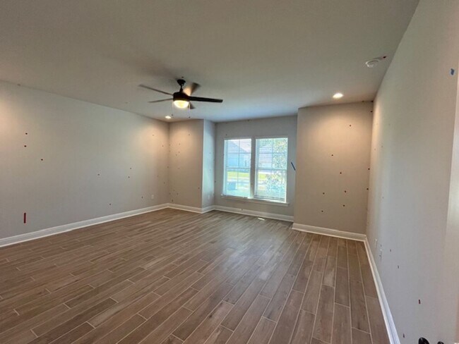 Building Photo - Beautiful Executive home in Hammock Bay with fenced backyard