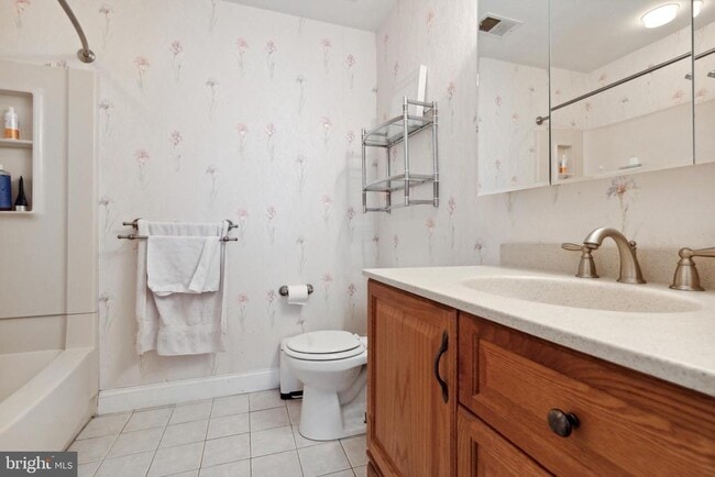 Building Photo - 604 Mews Dr