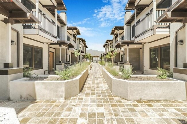 Primary Photo - 571 Lincoln Ave