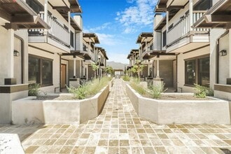 Building Photo - 571 Lincoln Ave