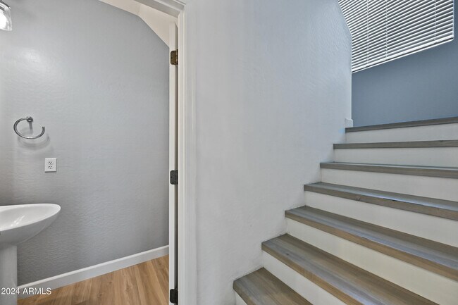 Building Photo - 11563 W Jackson St