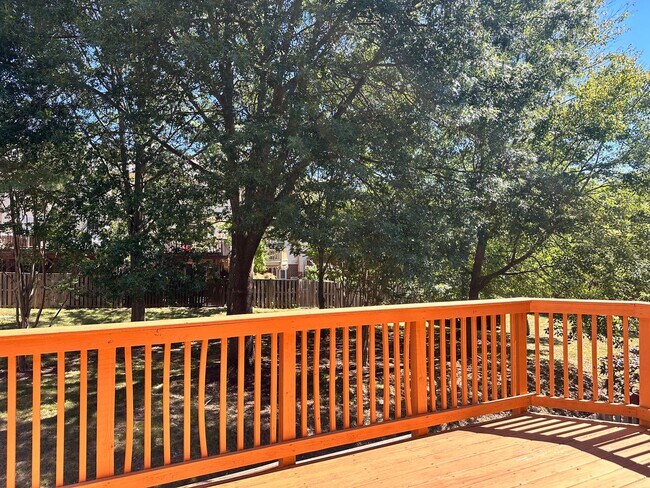 Building Photo - Renovated Kingstowne Townhouse | 3 Beds, 2...