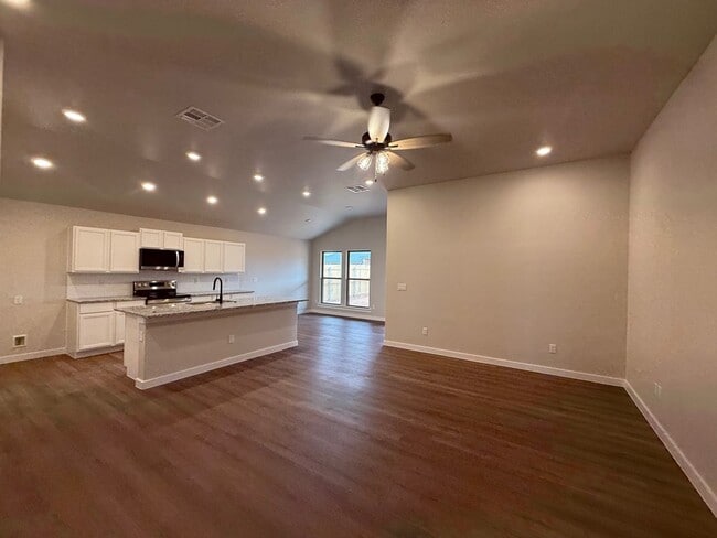 Building Photo - 323 Trailblazer Ln