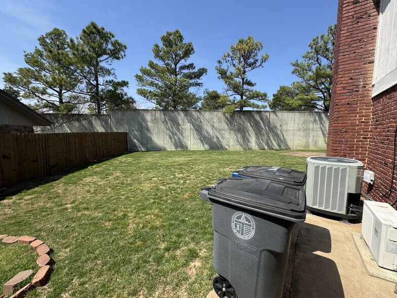 Building Photo - 7108 S Indianapolis Ave