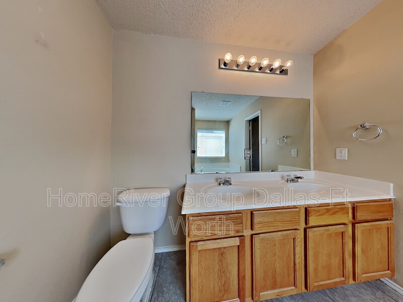 Building Photo - 9952 Thomas Jefferson Dr