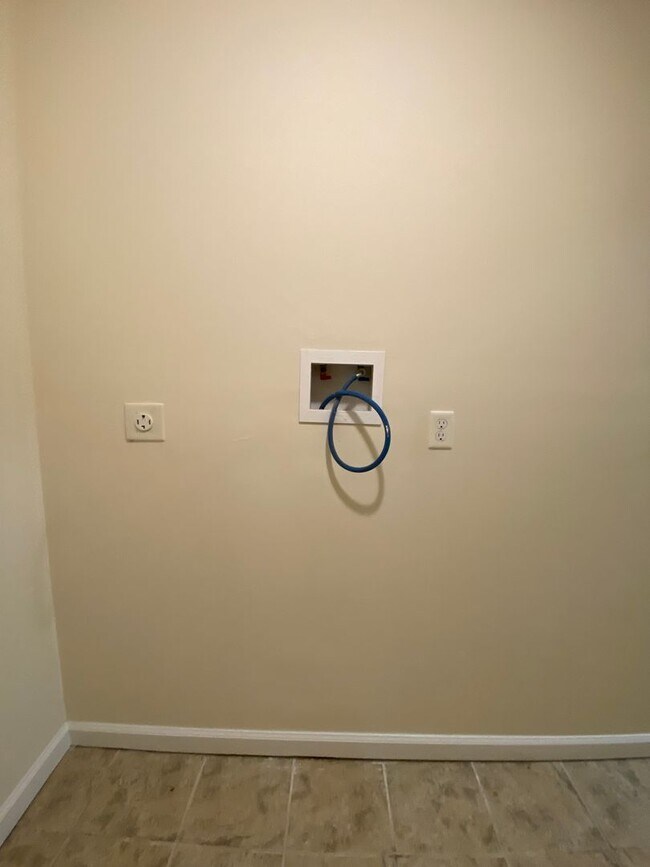 Building Photo - 5934 Vine St