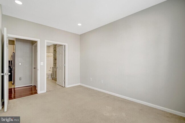 Building Photo - 4850 Eisenhower Ave