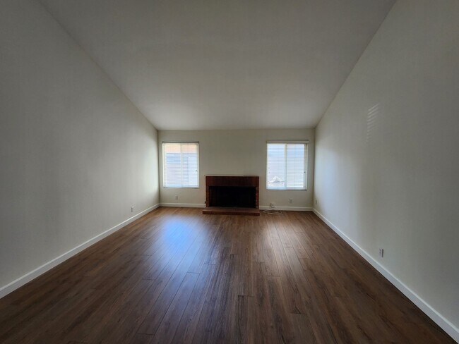 Building Photo - 10930 Red Rock Dr