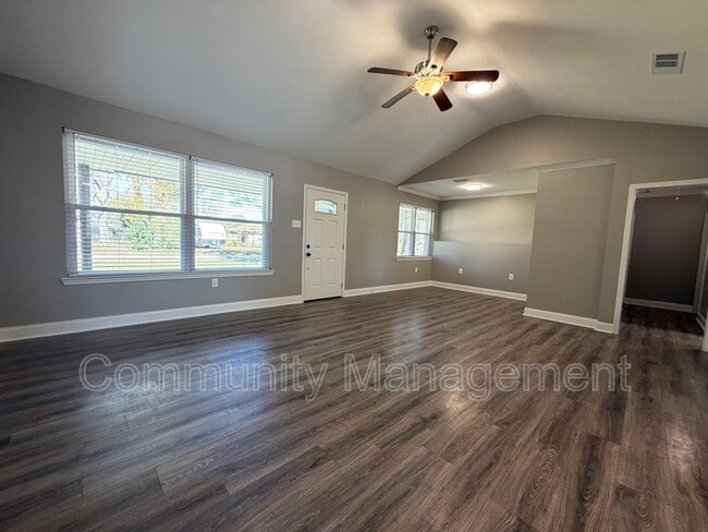 Building Photo - 122 Joan St