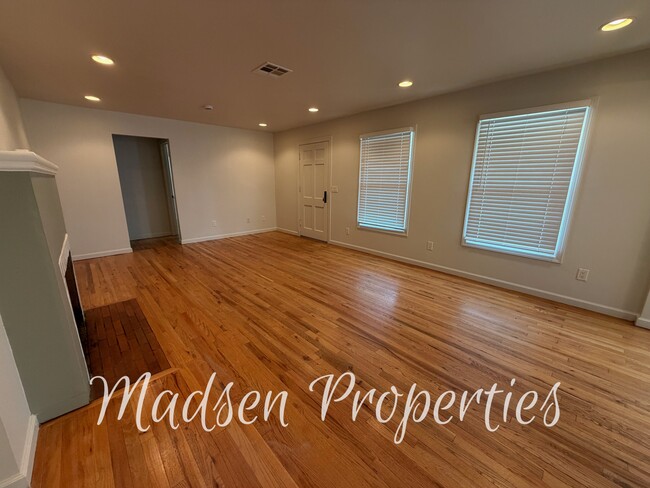 Building Photo - 1618 Sunset Ave