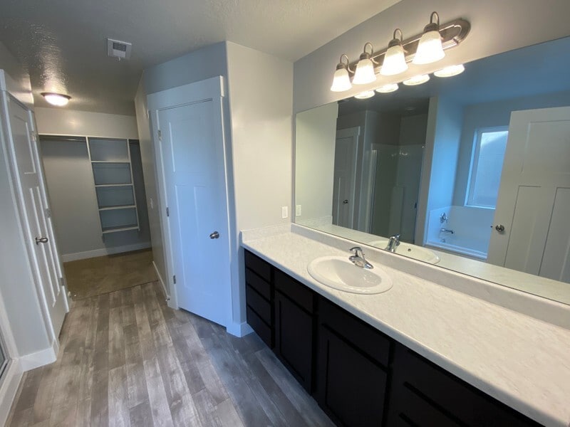 Building Photo - 1758 W Stone Gate Dr