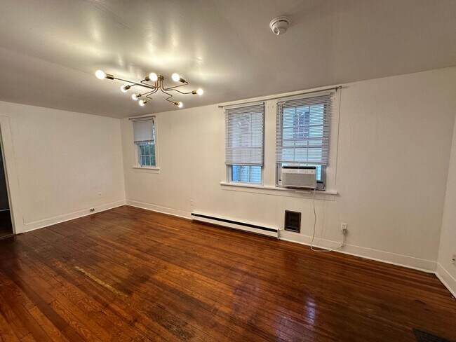 Building Photo - Unit for rent off of Griffin Avenue! Avail...