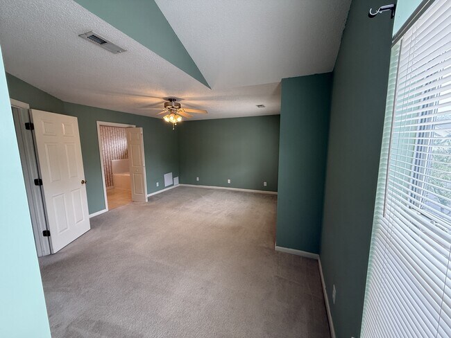 Building Photo - 2804 Mulberry Ln
