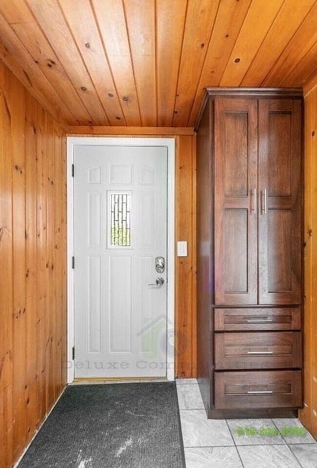 Building Photo - Zeeland Gem! Gorgeous 2 Bed/2 Bath Single-...