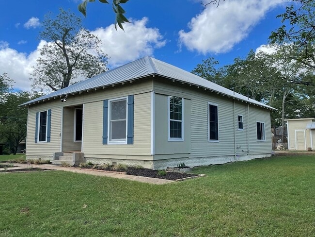 Building Photo - 422 S Orange St