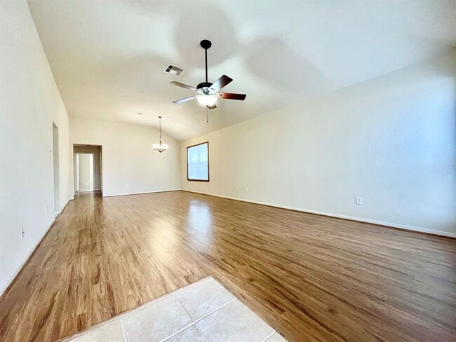 Building Photo - 2126 Juniper Dale Dr