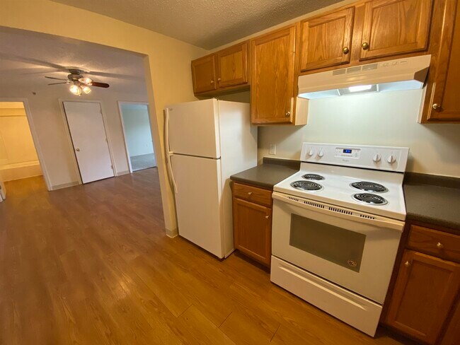 Building Photo - 96 Powers St