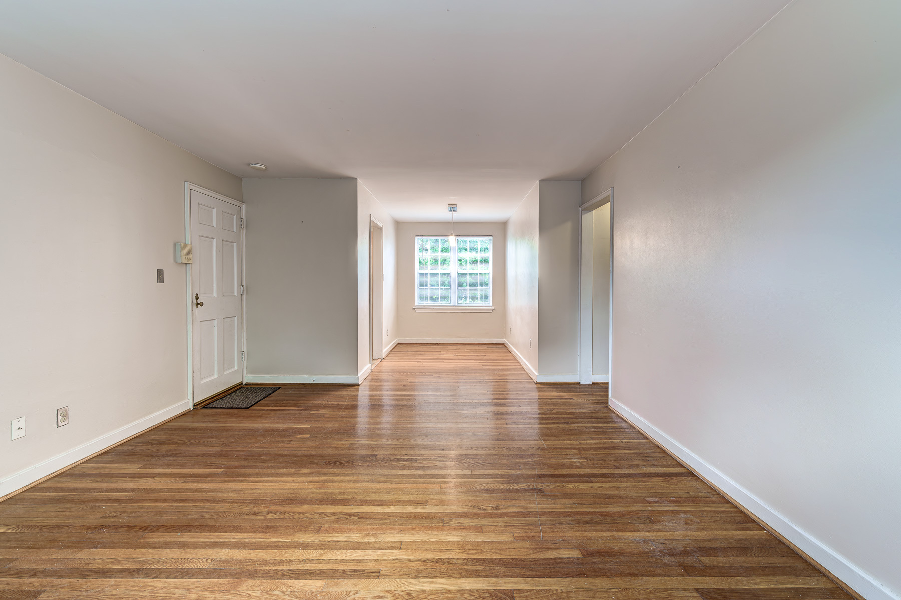 Living Room - 109 E Glebe Rd
