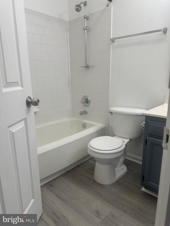 Building Photo - 405 Park Cove Dr