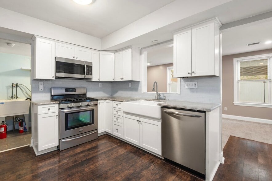 Building Photo - 6420 Thomas Paine Ct