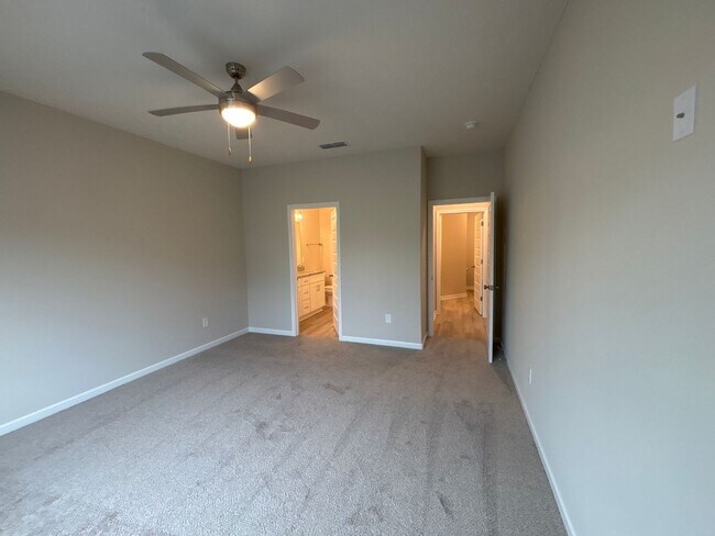 Building Photo - BRAND NEW 4 Bed 3.5 Bath Townhome Near The...