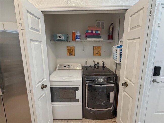 Building Photo - 1302 S Beach Cir