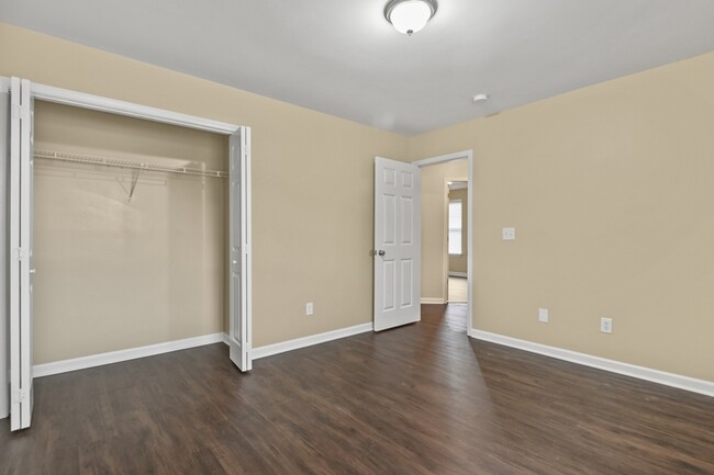 Building Photo - 363 Sanctuary Park Dr