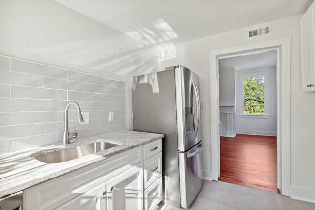 Building Photo - 89 Alexander St