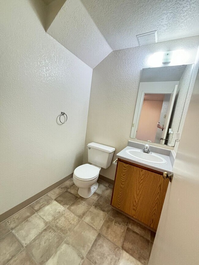 Building Photo - Grant Creek Condo