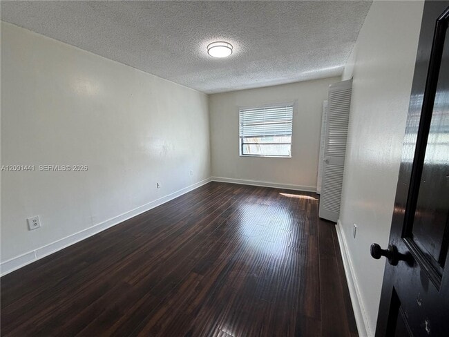 Building Photo - 3582 NE 171 St