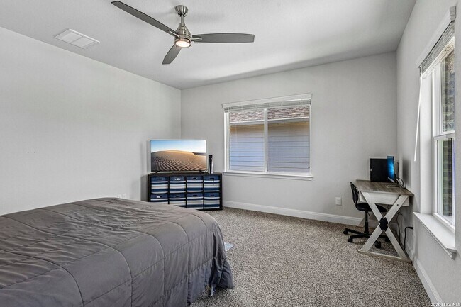 Building Photo - 1136 Aidenbaum