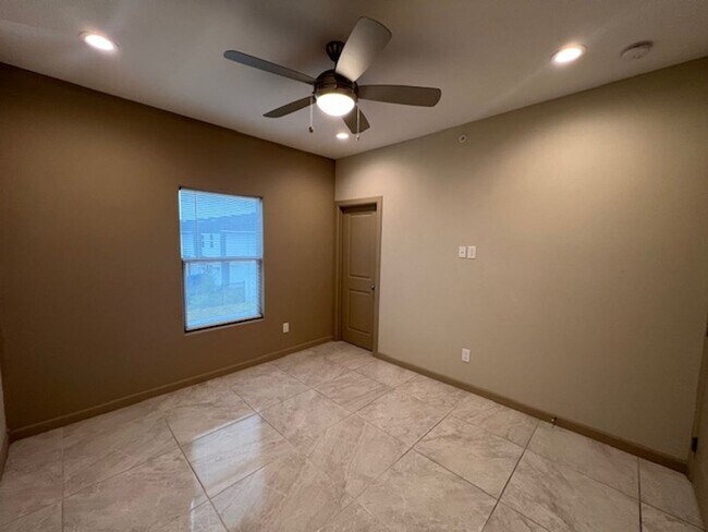Building Photo - THE DORADO CONDOMINIUMS