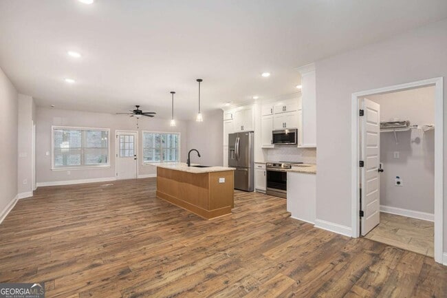 Building Photo - 138 Crestpoint Rd