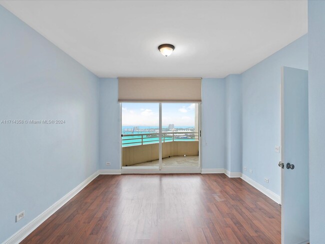 Building Photo - 888 Brickell Key Dr