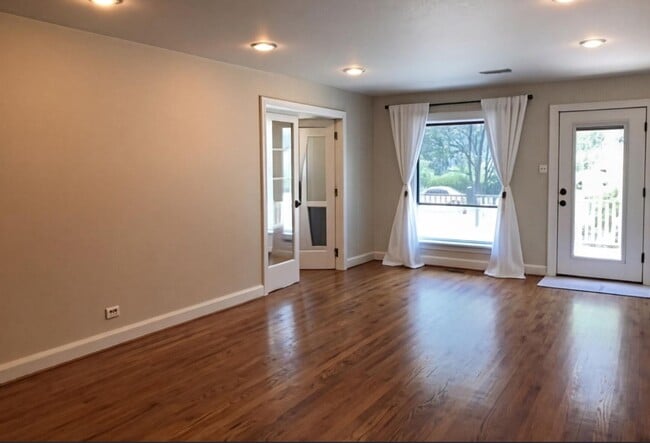 Building Photo - 2611 Tangley St