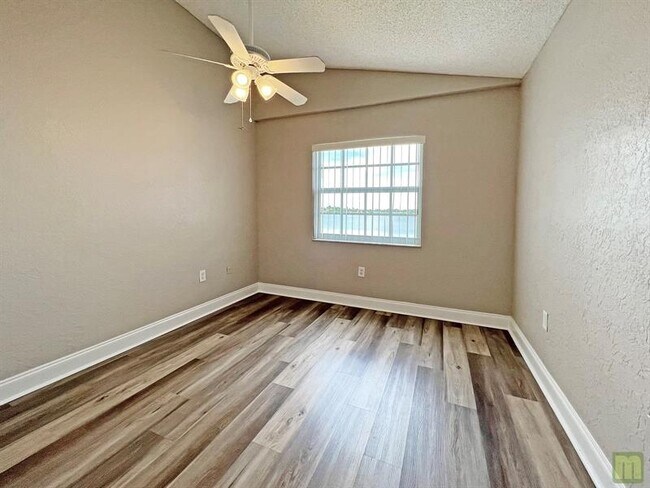Building Photo - 2811 N Oakland Forest Dr