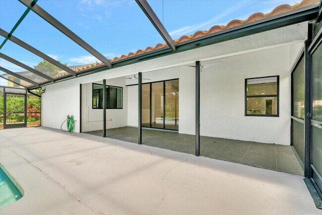 Building Photo - Stunning 3 Bed/ 2 Bath Pool Home in Longwood Run ~ UTC