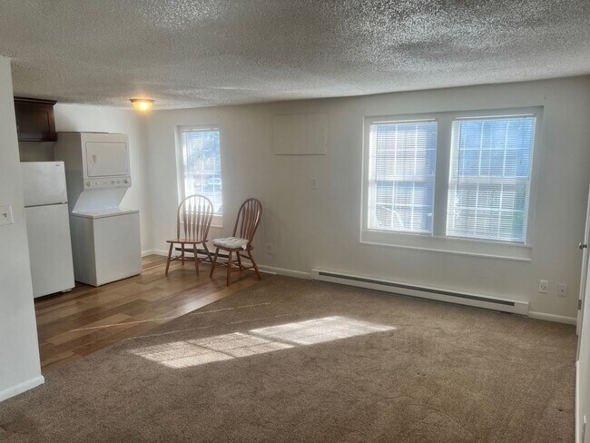 Building Photo - Hickory Street