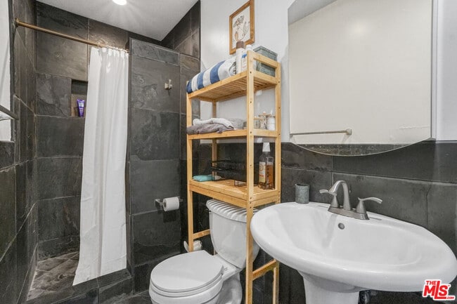 Building Photo - 1051 S Stanley Ave