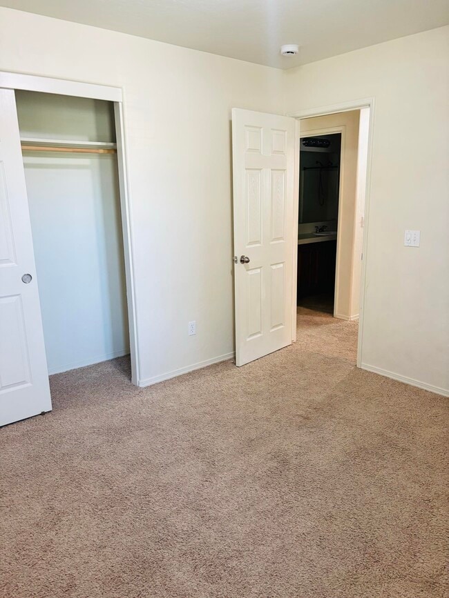 Building Photo - 1407 W Burgundy Ct