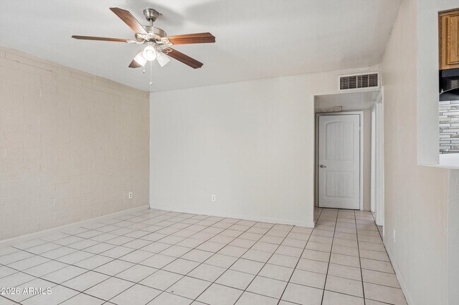 Building Photo - 2133 W Adams St