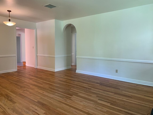 Building Photo - Amazing 2BD/2BA Chautauqua Home!