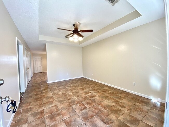 Building Photo - Desirable Saltillo Neighborhood