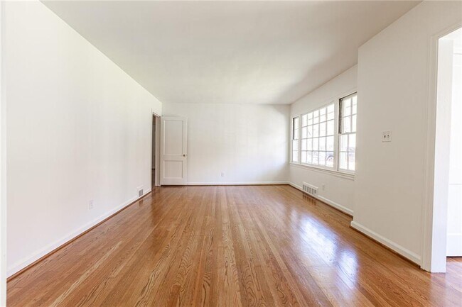 Building Photo - 2115 Pinellas Trail