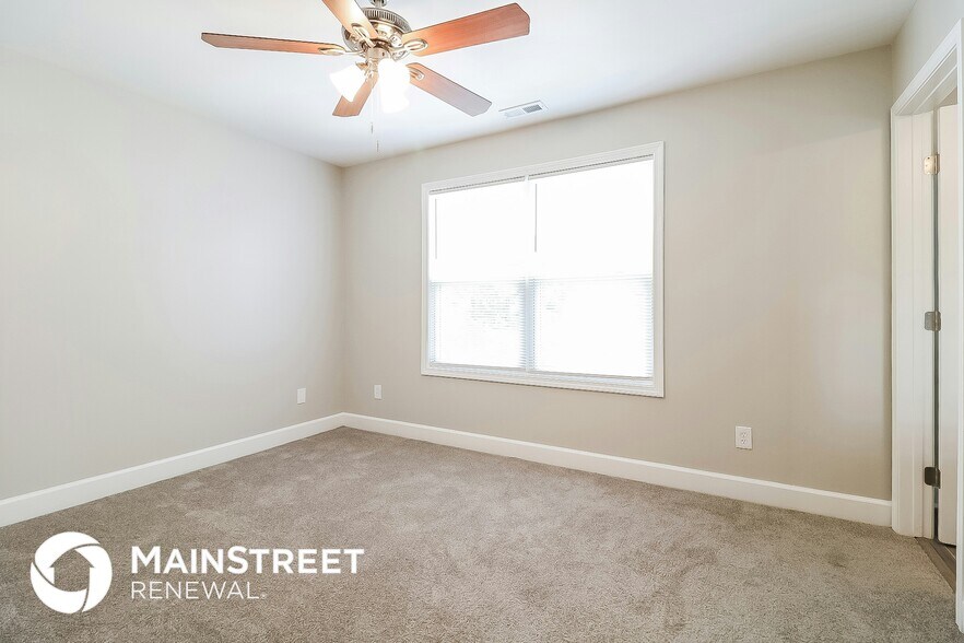 Building Photo - 1852 Mayridge Ln