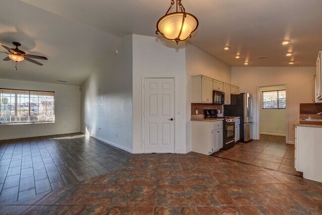 Building Photo - 8660 E Manley Dr