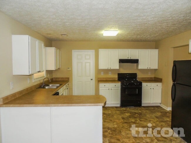 Building Photo - 8036 Harmony Lakes Dr