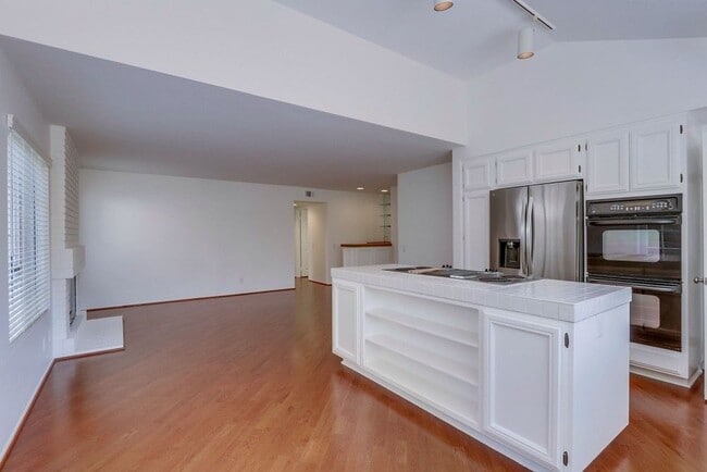 Building Photo - 26721 Sierra Vista